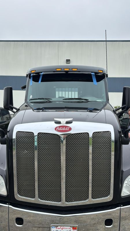 Peterbilt semi-truck windshield replacement — commercial fleet service in Del Mar