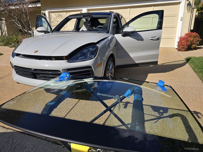 Porsche Cayenne windshield replacement — mobile auto glass in Del Mar